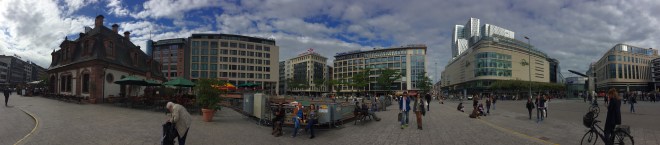 A 360 view of the main shopping area, with the old city guardhouse on the left
